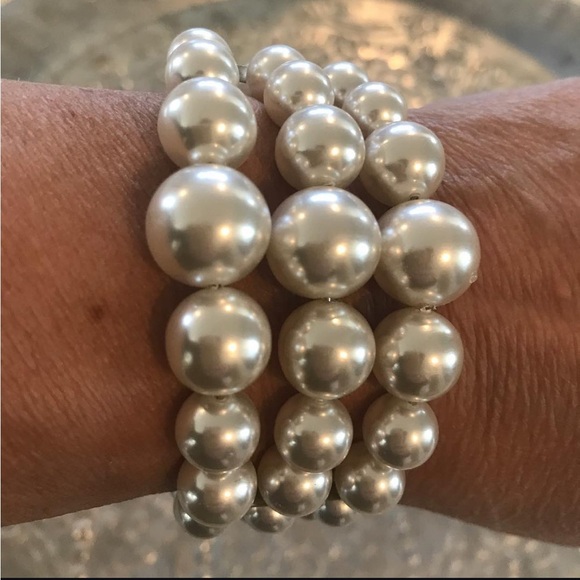 Vintage triple strand Pearl Bracelet - Picture 1 of 1